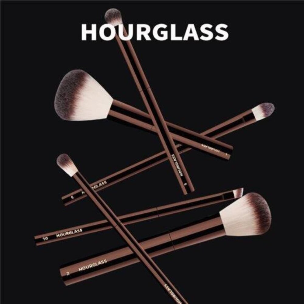 Hourglass Makeup Brush- No.21 Ambient Soft Glow Foundation Brush Soft Fiber NEW - Picture 5 of 7